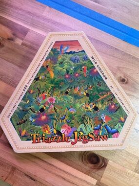 Triazzle Jigsaw Puzzle 528 Pieces Wild Kingdom Triangle RARE VINTAGE Dan Gilbert